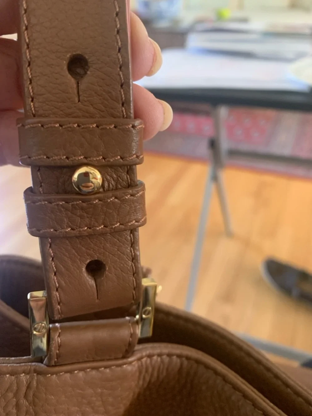 Tory Burch Brown Leather Shoulder Bag with Gold Logo - Picture 5 of 10
